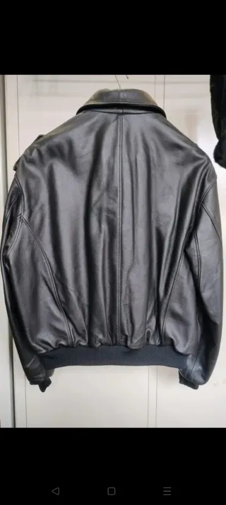 Cazadora bomber piel negra con pelo,estilo piloto.