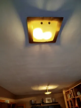 Lámparas de techo dorada y blanca