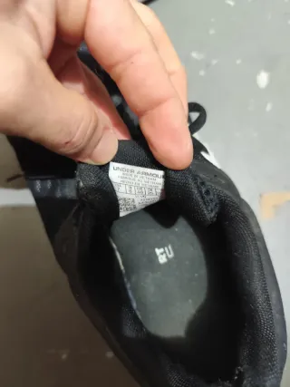 Deportivas Under Armour Negras y Blancas