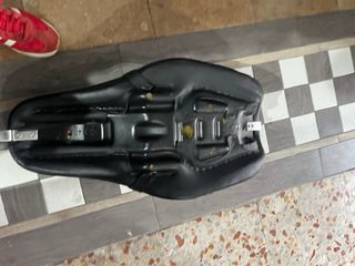 Asiento Harley Dyna Super Glide 2004