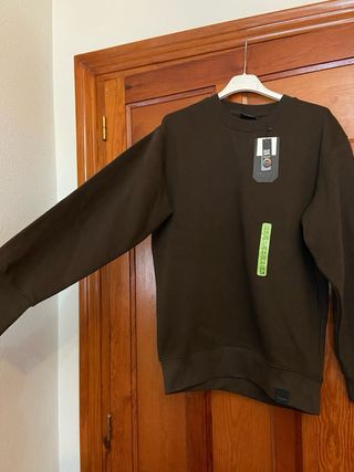 Sudadera marrón oscura. Talla XS CHICO. S CHICA