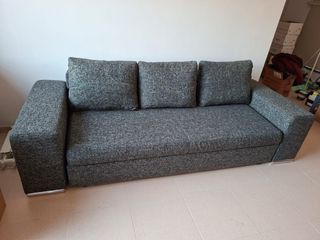 Sofá cama gris tela casi nuevo, con almacenaje