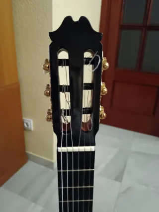 Guitarra clásica madera palo santo