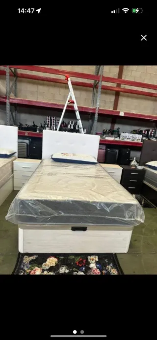 Canapé canapé y colchón en liquidación