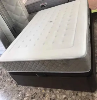 Canapé canapé y colchón en liquidación