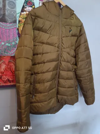 Chaqueta Asics Marrón con Capucha