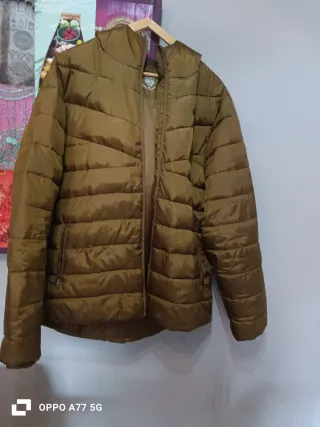 Chaqueta Asics Marrón con Capucha