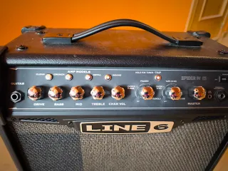 Amplificador Line 6 Spider IV 15W Guitarra