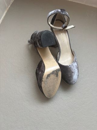 Zapatos de tacón terciopelo gris