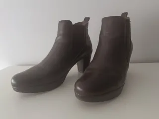Botas de tacón marrones talla 40