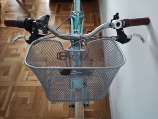 Bicicleta urbana con cesta