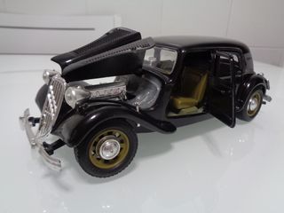 Citroën Traction Avant 15 CV 1938 (1/24)