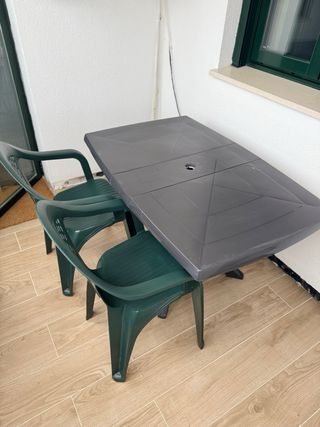 Mesa y Sillas de Jardín Plástico