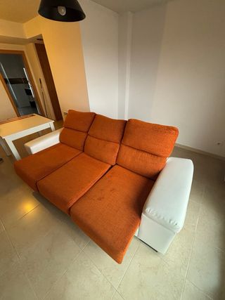 Sofá 3 plazas naranja y blanco