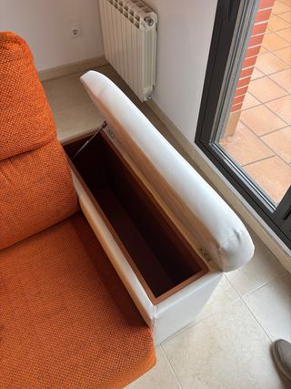 Sofá 3 plazas naranja y blanco