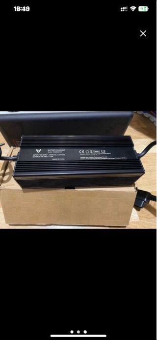 Cargador de moto Niu 60V