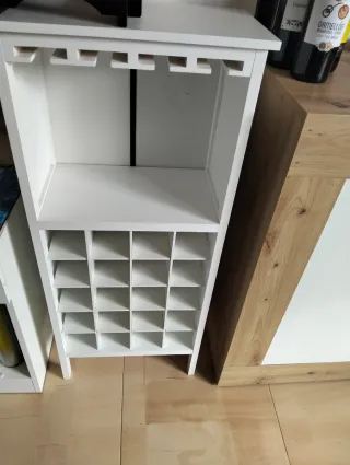 Mueble botellero blanco y madera