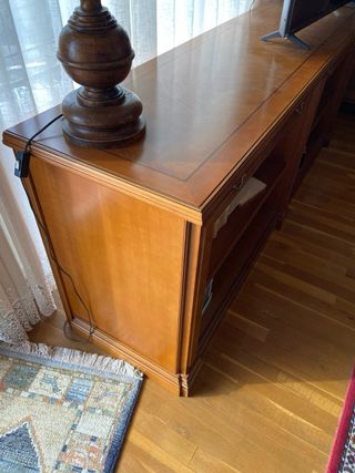 Mueble TV clásico de madera maciza
