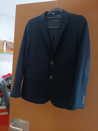 Americana azul marinoTalla 14 niño un sola puesta.