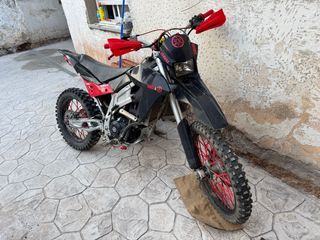 Moto  zongshen Campo Negra y Roja 250cc