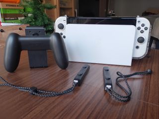 Nintendo Switch OLED + Super Mario Bros. Wonder