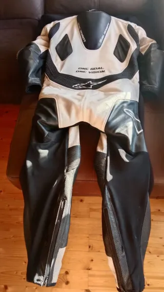 Mono de moto Alpinestars negro y blanco