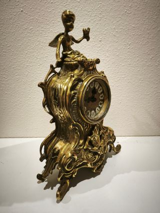 Reloj de sobremesa de bronce antiguo
