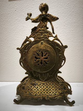 Reloj de sobremesa de bronce antiguo