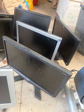 Lote Monitores PC y Teclados