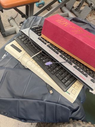 Lote Monitores PC y Teclados