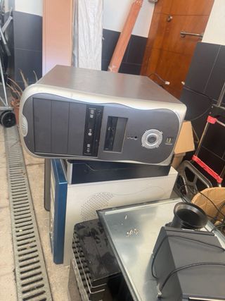 Lote Monitores PC y Teclados