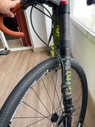 Bicicleta Gravel Cambio por carretera