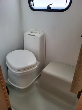 Caravana adria 350L -750kg