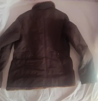 Cazadora marrón con cuello de pelo