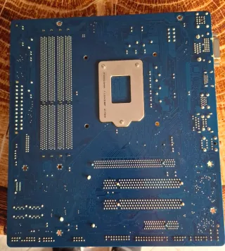 Placa Base Gigabyte  GA-B75M-D3H. Con procesador