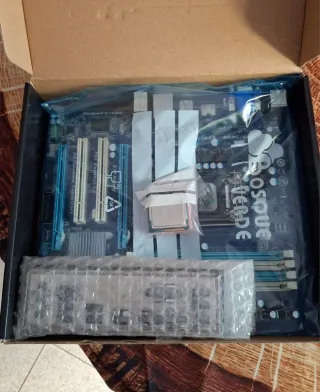 Placa Base Gigabyte  GA-B75M-D3H. Con procesador