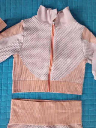 Conjunto deportivo mujer naranja y rosa