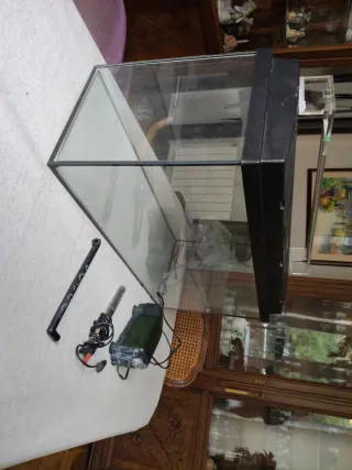 Pecera 100L Mediadas: 80x40x30cm + Luz LED