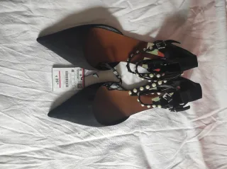 Zapatos negros talla 40 con perlas