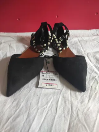 Zapatos negros talla 40 con perlas