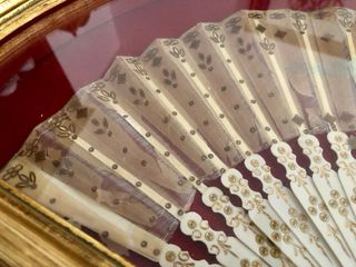 Abanico organza pintada a mano y hueso