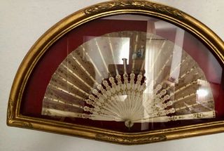 Abanico organza pintada a mano y hueso