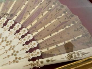 Abanico organza pintada a mano y hueso