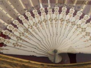 Abanico organza pintada a mano y hueso