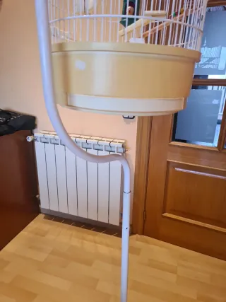 Jaula de pie para canarios blanca y amarilla