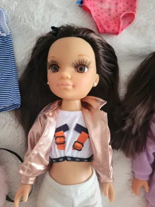Lote 4 Nancys Muñecas y Ropa Original Famosa nueva