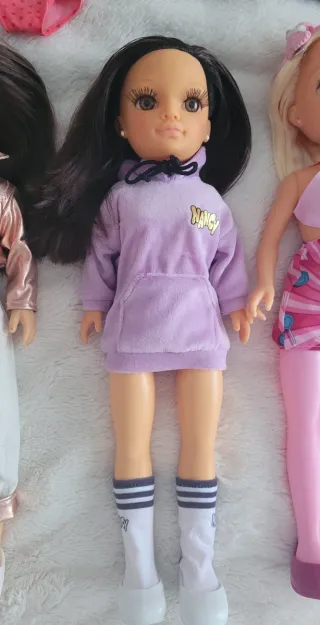 Lote 4 Nancys Muñecas y Ropa Original Famosa nueva