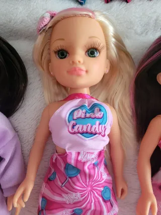 Lote 4 Nancys Muñecas y Ropa Original Famosa nueva