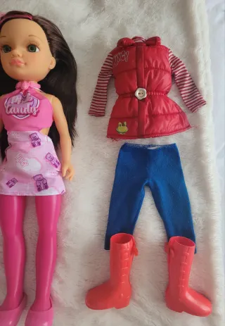 Lote 4 Nancys Muñecas y Ropa Original Famosa nueva