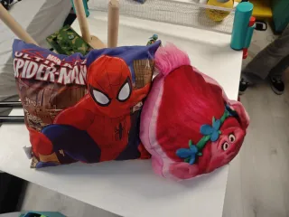 Cojines Spiderman y Poppy Troll